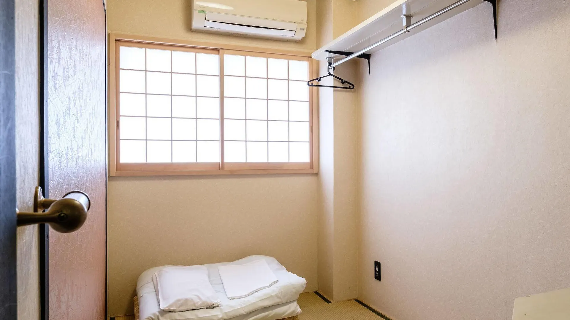 Yokohama Hostel Village Hayashi-Kaikan 0*, Yokohama (Kanagawa)